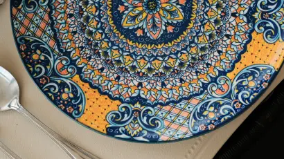 TEASER_OF_MERRY_PLATES_001
