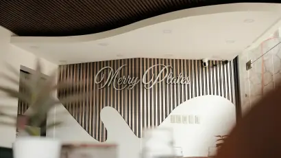 TEASER_OF_MERRY_PLATES_002